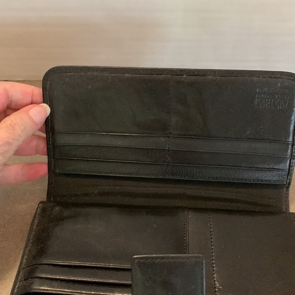 Wilson Leather Black Leather Wallet - Picture 5 of 8